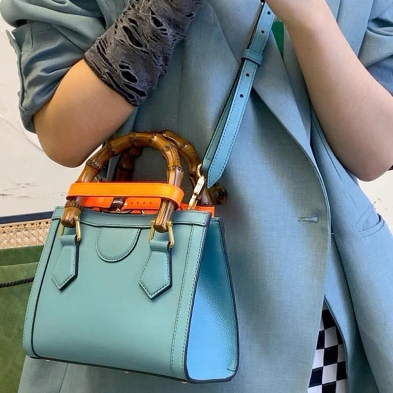 Versatile Cowhide Shoulder Bag for All Occasions - Off White