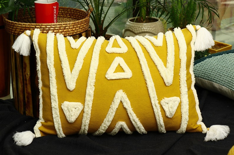 Tassels Linen Cushion Cover 30*50cm Beige Pillow Cover Handmade Boho rustic decor cream Moroccan Cushions Hand Tufted Cushion Lumbar Pillow